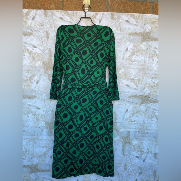 DVF Julian Silk Jersey Wrap Dress – Size 2, Green Geometric Print, 3/4 Sleeves - Picture 7 of 14